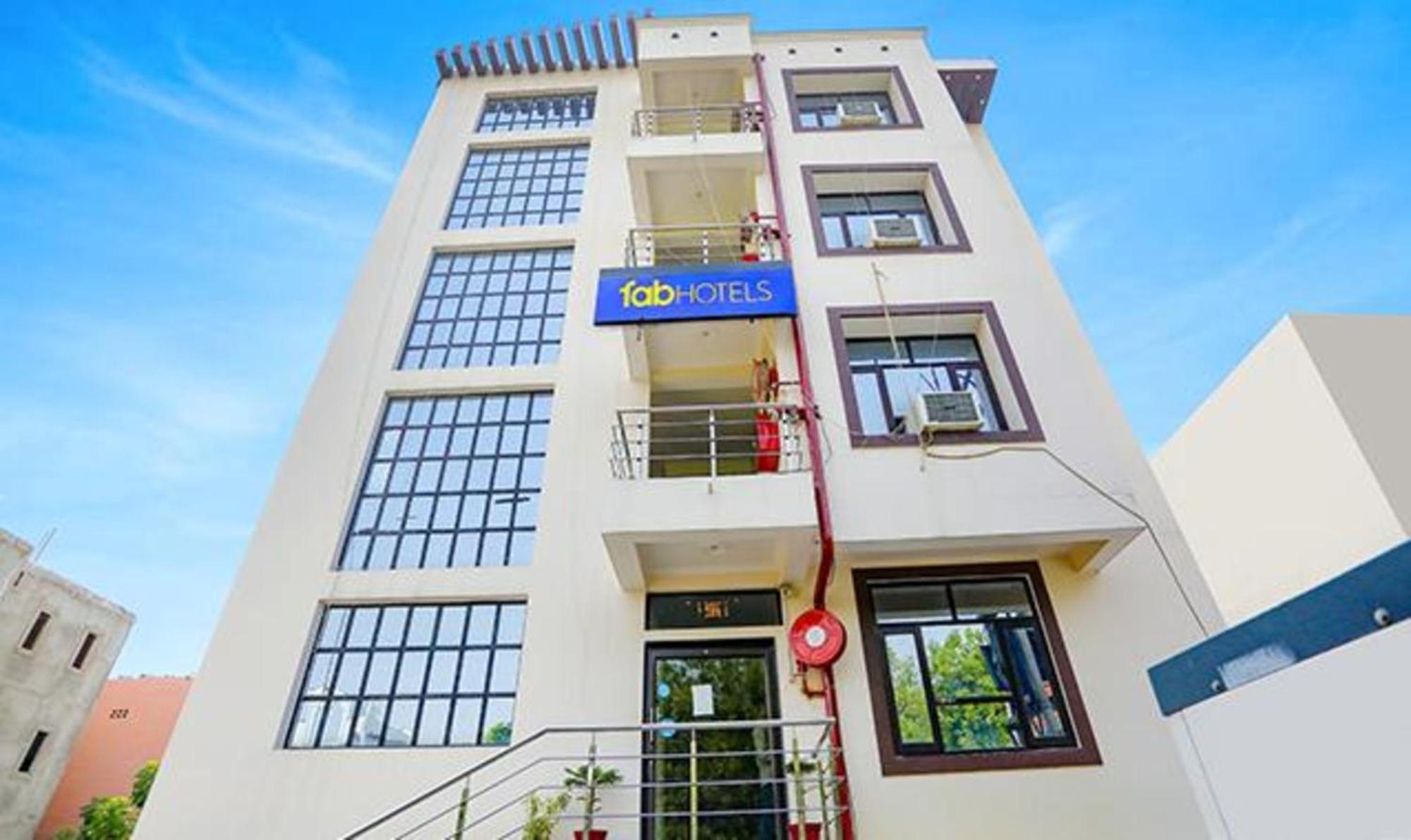 Fabhotel Lily Grand Kakarmatha Exterior photo