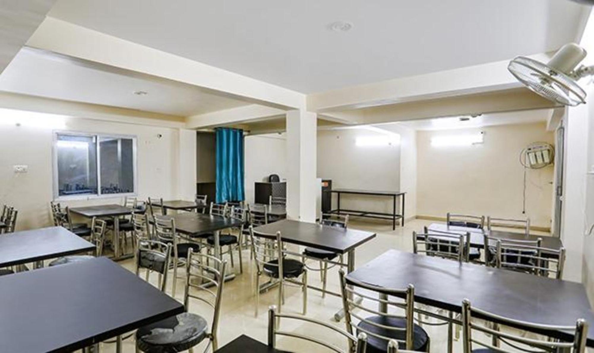 Fabhotel Lily Grand Kakarmatha Exterior photo