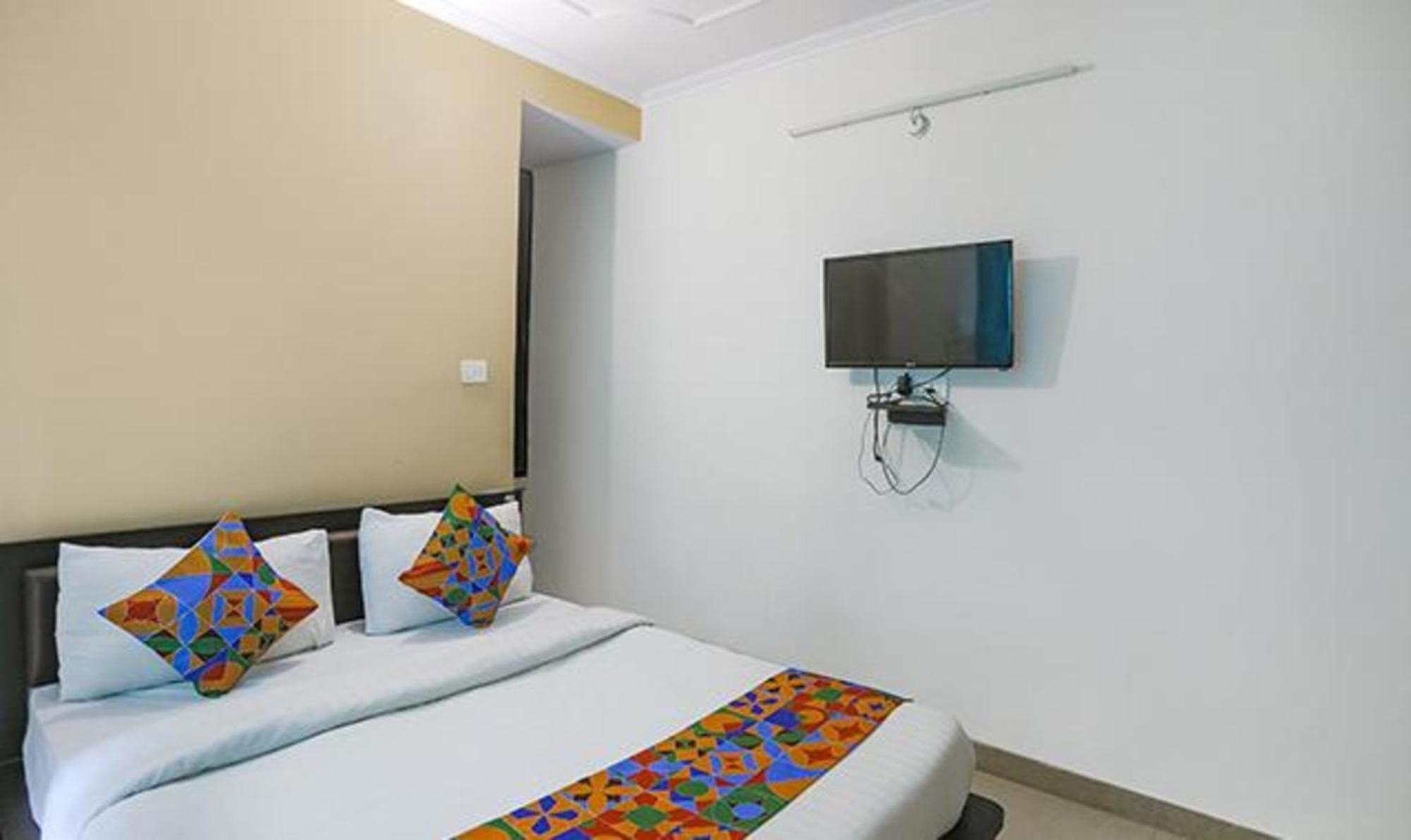 Fabhotel Lily Grand Kakarmatha Exterior photo