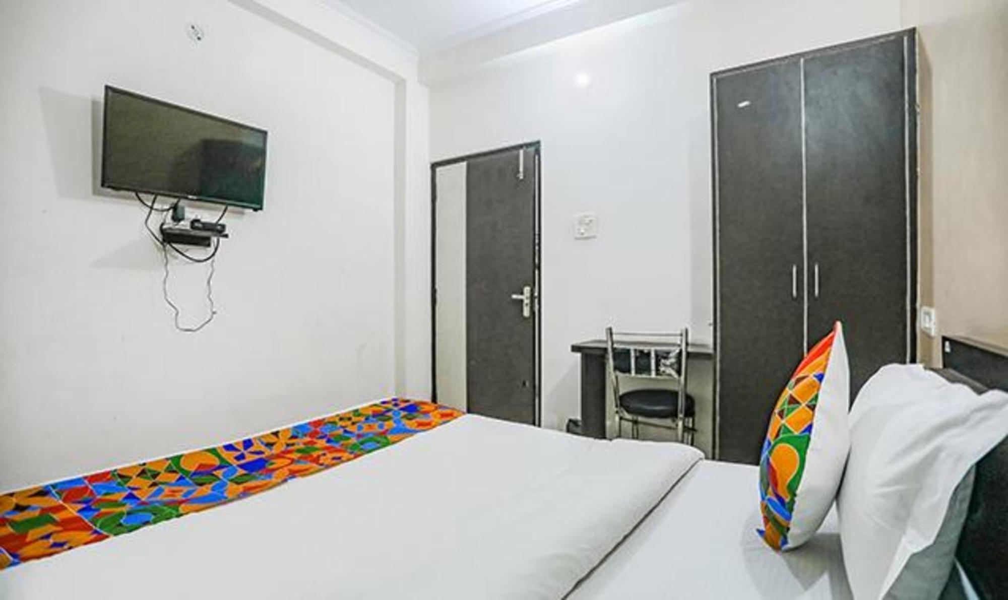 Fabhotel Lily Grand Kakarmatha Exterior photo